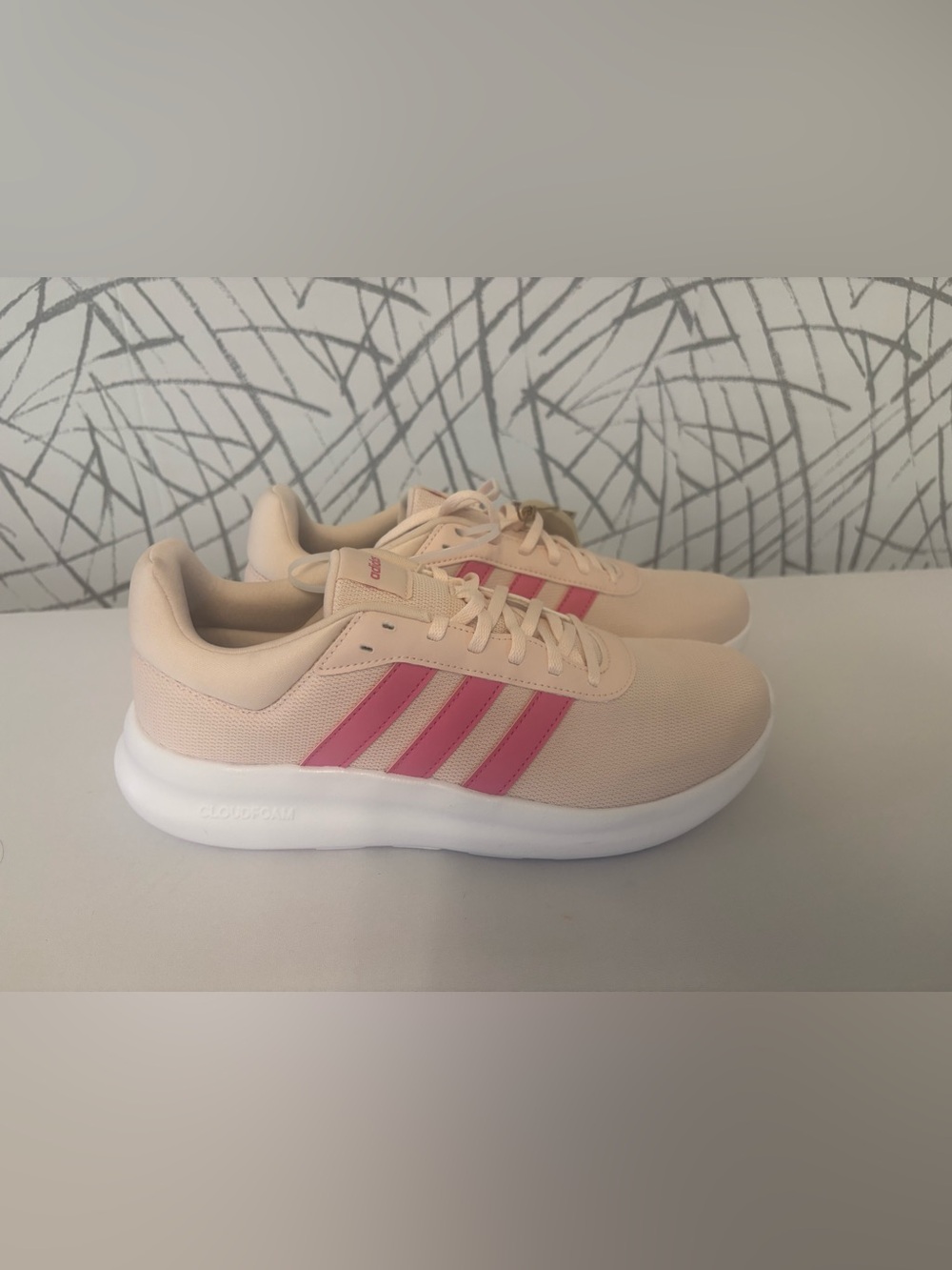 Adidas Lite Racer 4.0 sneakers  pink and a lightweight design. JR8539